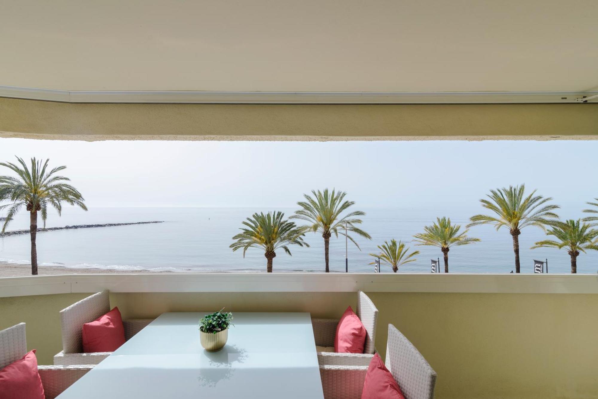 Sea Front Apartment In Marbella Center Buitenkant foto