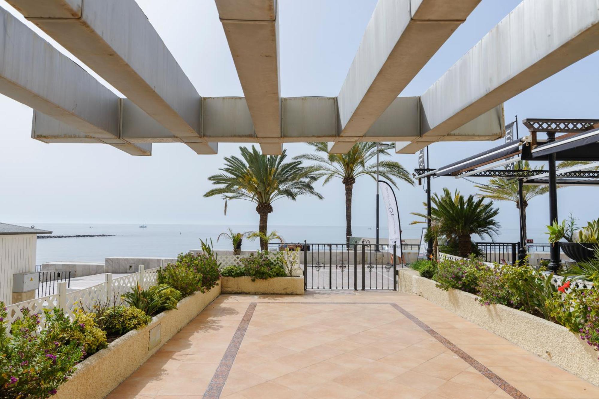 Sea Front Apartment In Marbella Center Buitenkant foto