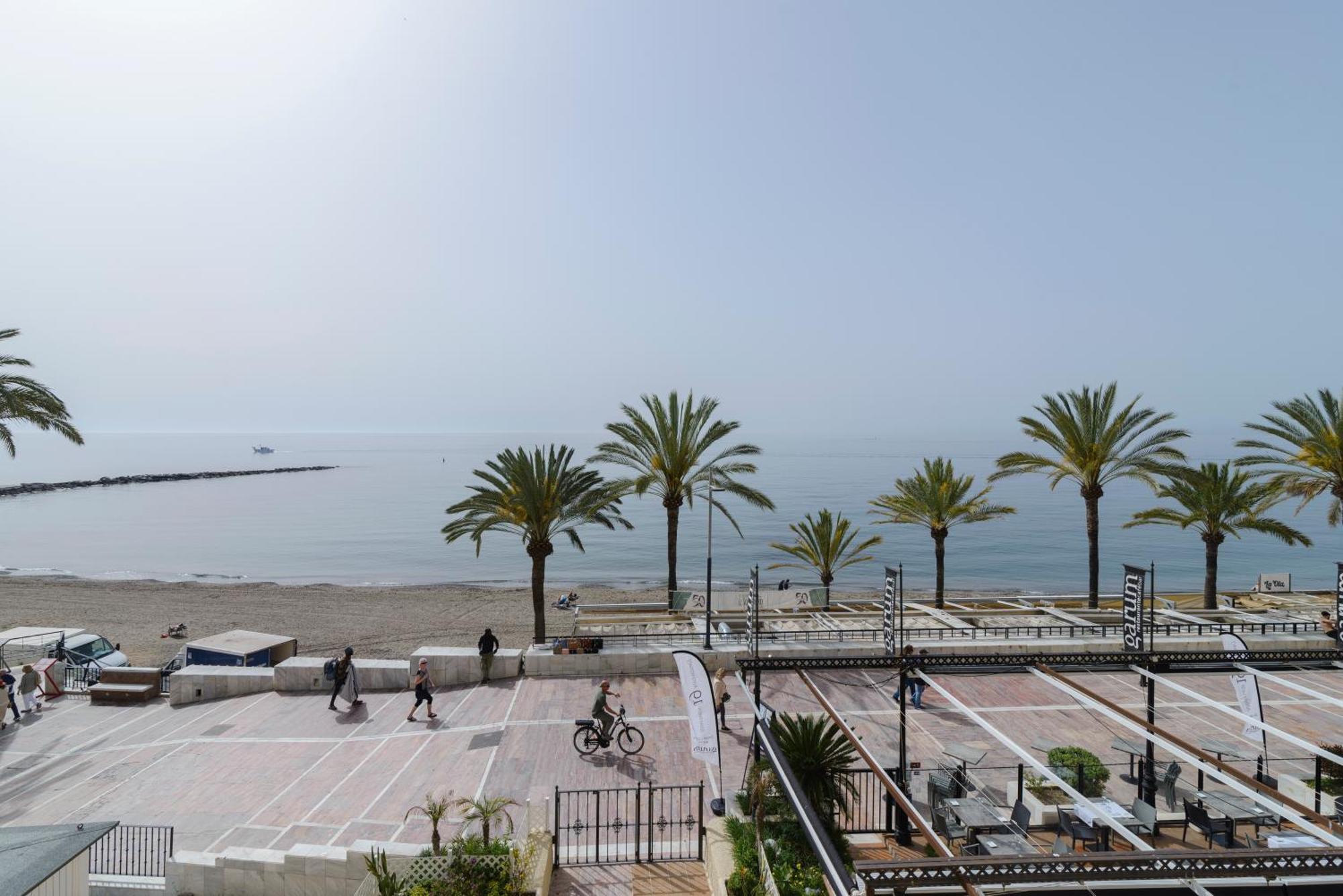 Sea Front Apartment In Marbella Center Buitenkant foto