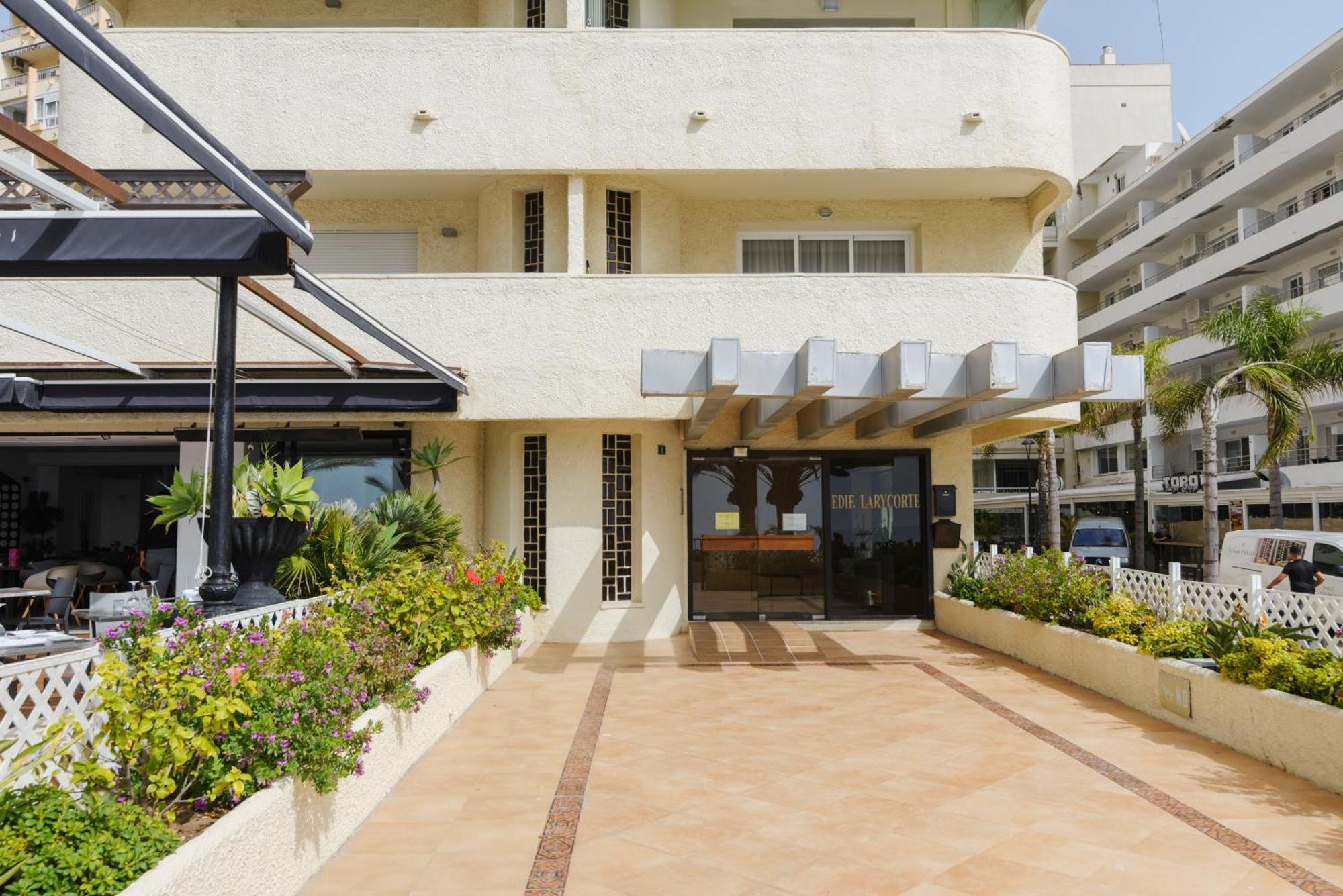 Sea Front Apartment In Marbella Center Buitenkant foto