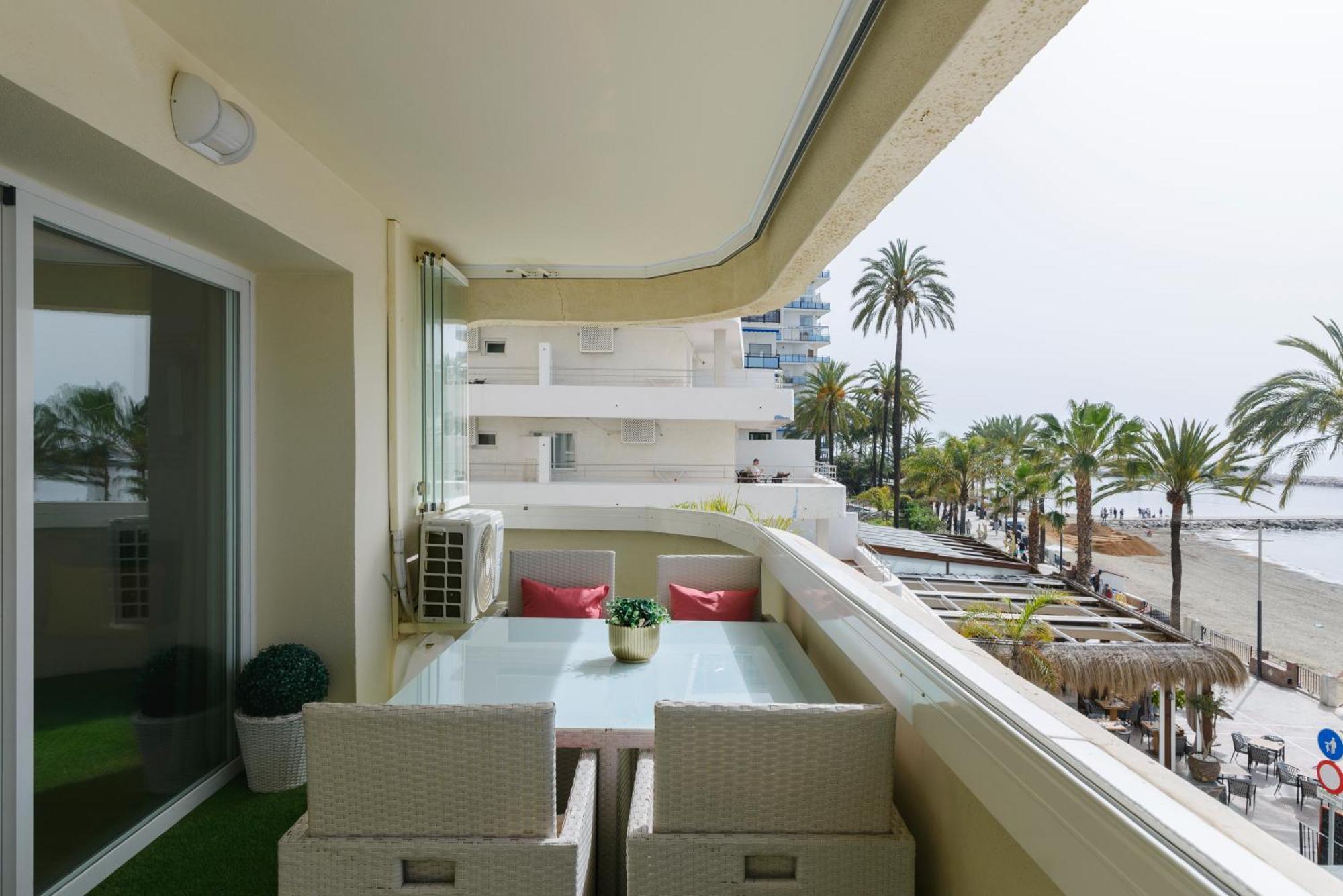 Sea Front Apartment In Marbella Center Buitenkant foto